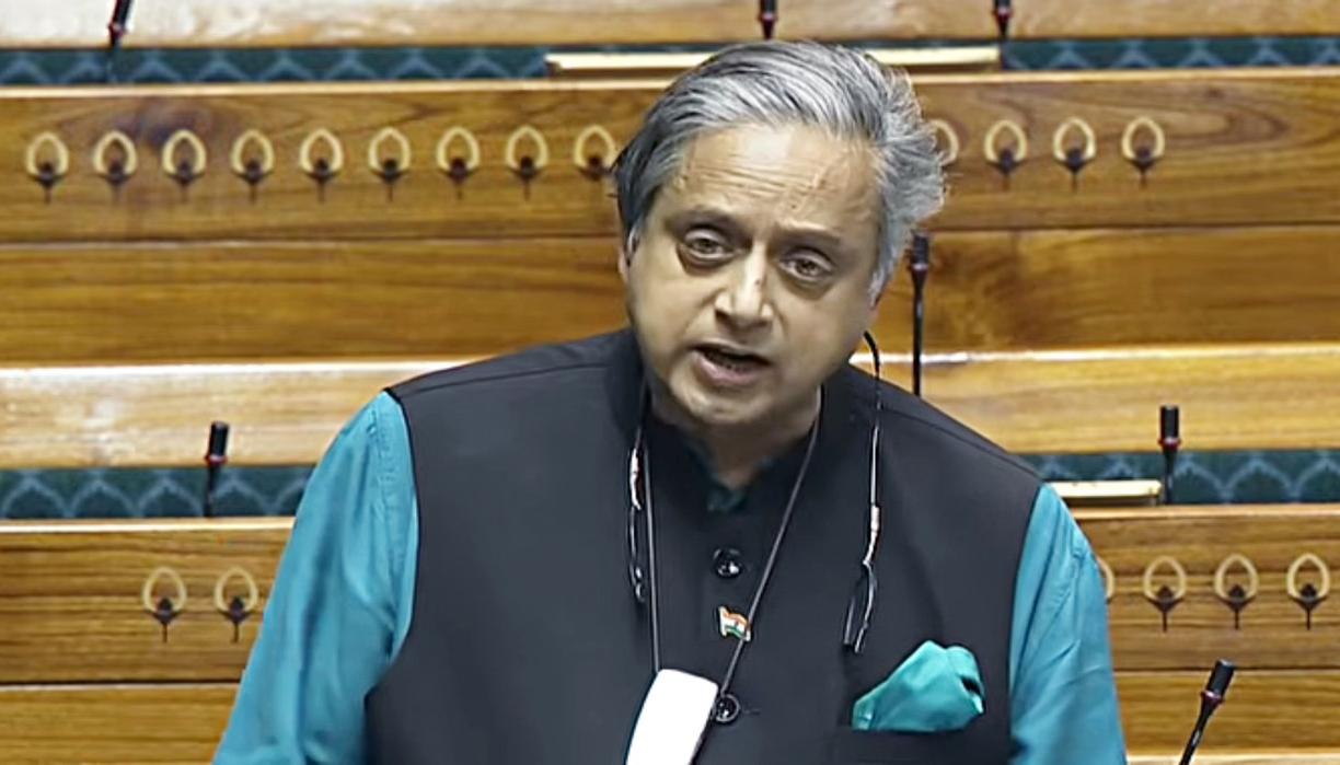 'विदेशी फंडिंग संशोधन विधेयक 2026' पर बवाल: शशि थरूर ने सरकार पर साधा निशाना, कहा—"नागरिक समाज और स्वतंत्र आवाजों को कुचलने की कोशिश"