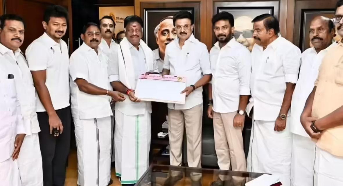 तमिलनाडु में बड़ा सियासी उलटफेर: पूर्व CM ओ. पन्नीरसेल्वम थामेंगे DMK का दामन, स्टालिन की मौजूदगी में ली सदस्यता