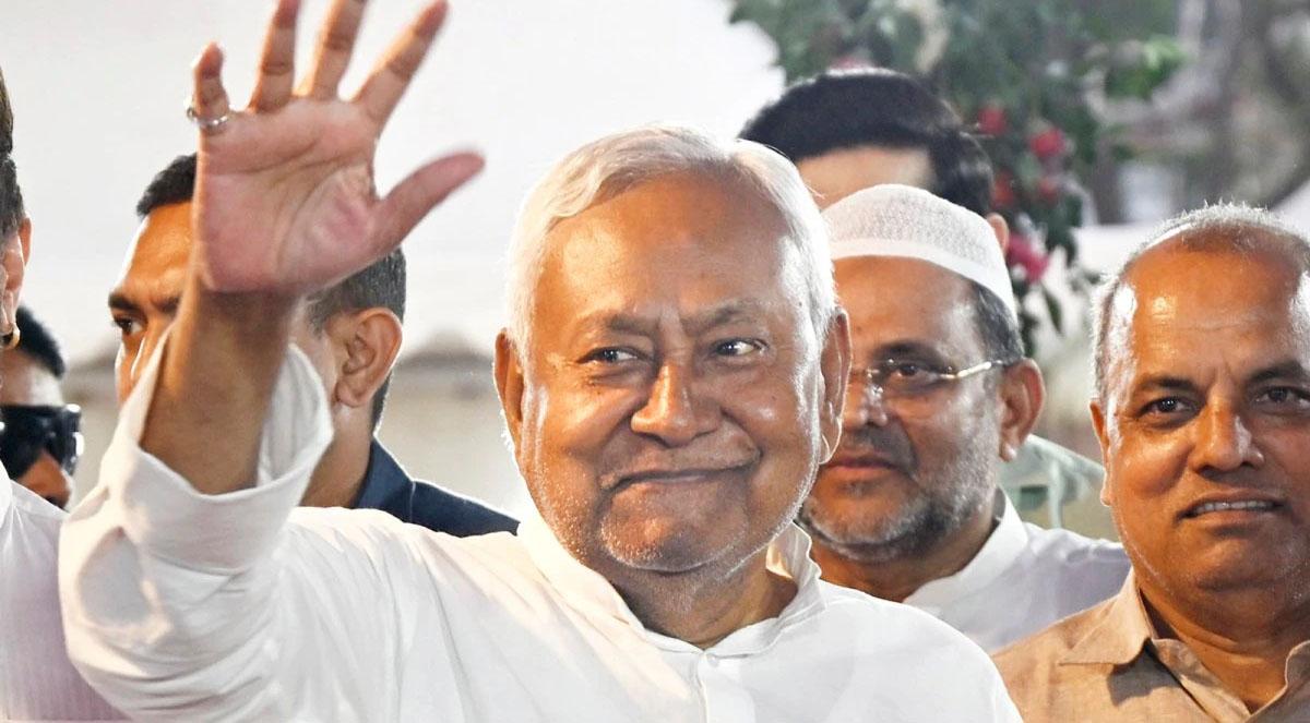 बिहार में 'नीतीश युग' के अंत की आहट: दो चरणों में इस्तीफे की रणनीति और भाजपा के पहले मुख्यमंत्री की तैयारी