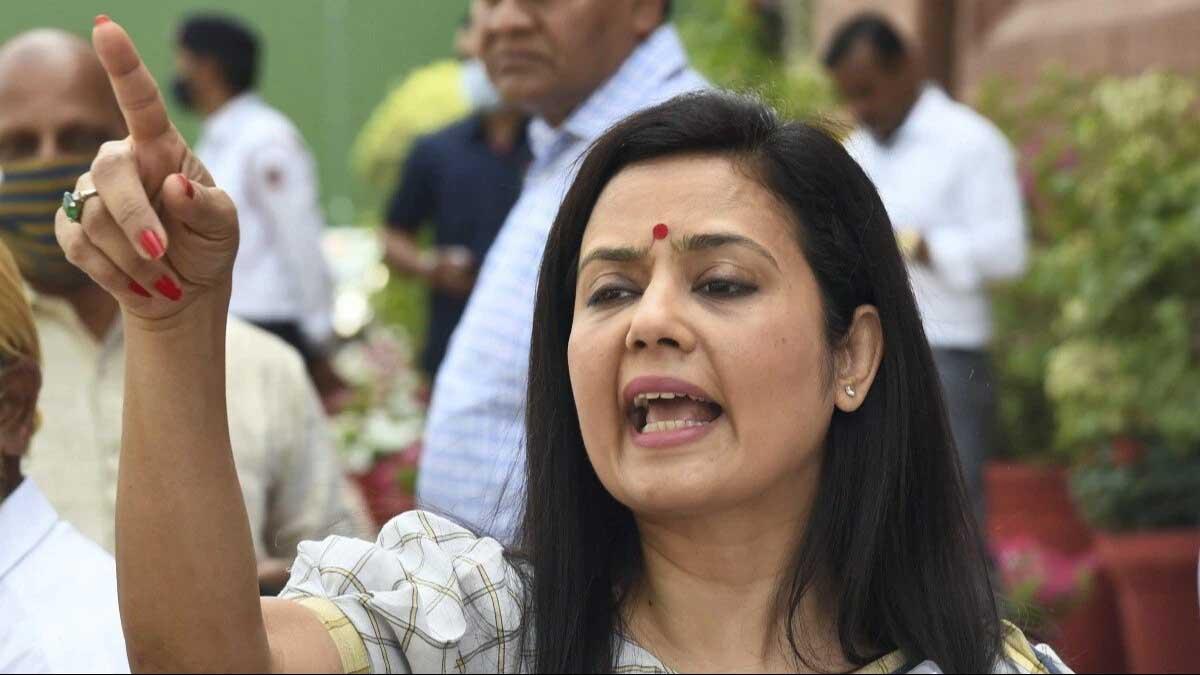 महुआ मोइत्रा का बागी सांसदों पर तीखा हमला, कहा— 'लालची, मतलबी, गद्दार इस्तीफा दें और BJP के टिकट पर लड़ें'