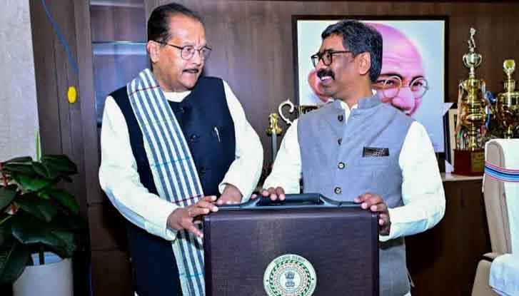 झारखंड में 'महागठबंधन' की रार: हाशिए पर वित्त मंत्री, बेपरवाह सोरेन, हेमंत सोरेन की निश्चिंतता का क्या है राज?