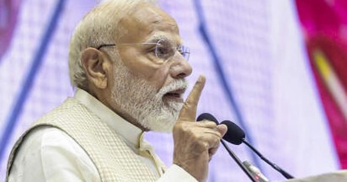 नारी शक्ति का संकल्प: पीएम मोदी ने काशी से फूंका विकास का बिगुल, विरोधियों पर साधा निशाना