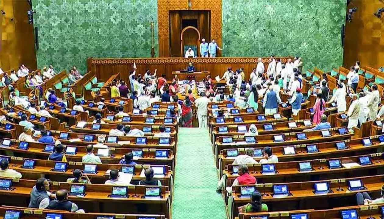 मॉनसून सत्र का पहला दिन हंगामे की भेंट: सियासत के शोर में दबे जनता के मुद्दे, हर मिनट फूंक रहे ₹2.5 लाख