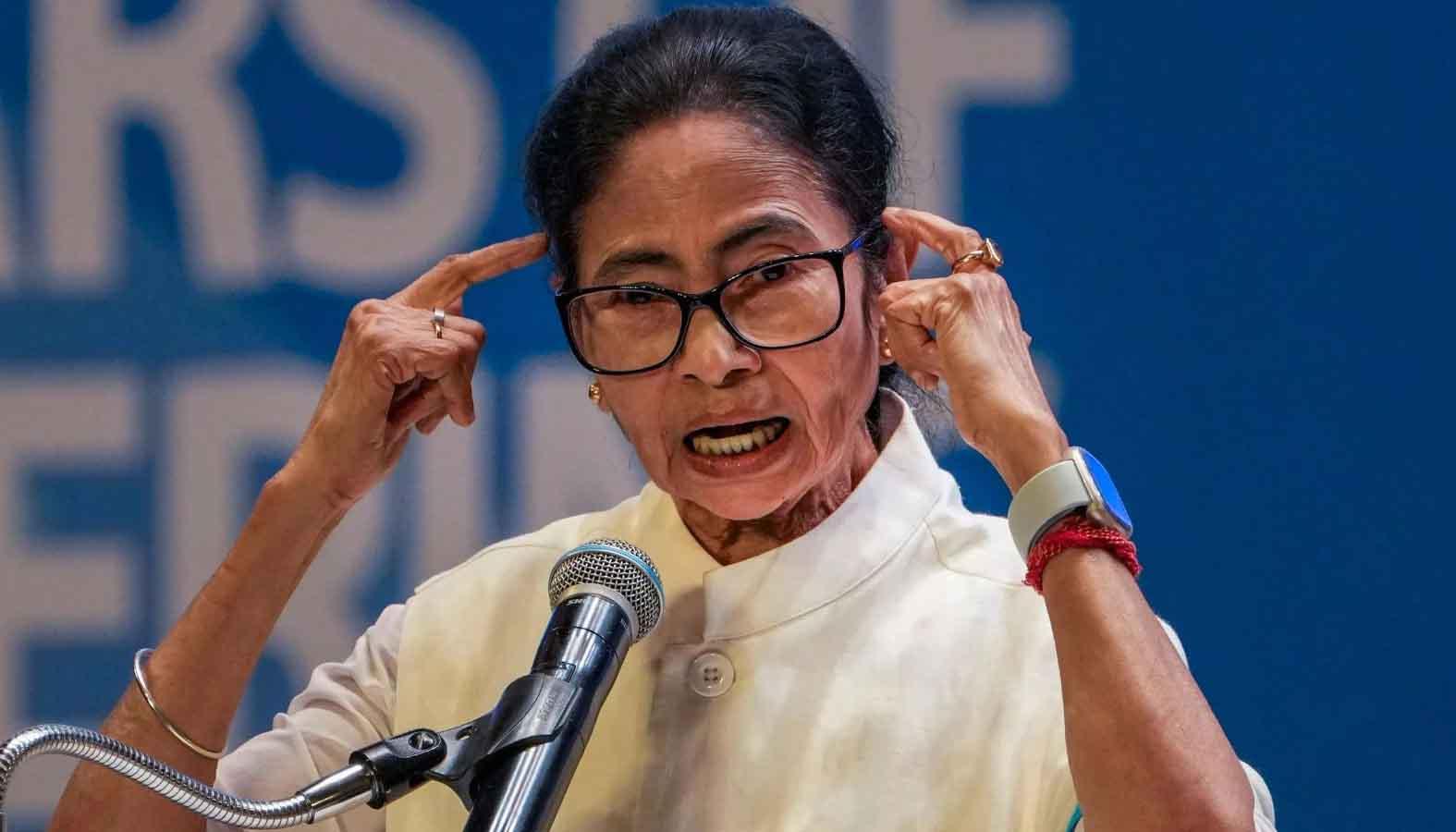 तृणमूल में महासंग्राम: ममता बनर्जी का बागी गुट पर सर्जिकल स्ट्राइक, फिरहाद हकीम और अरूप बिस्वास समेत 8 दिग्गज नेता निष्कासित