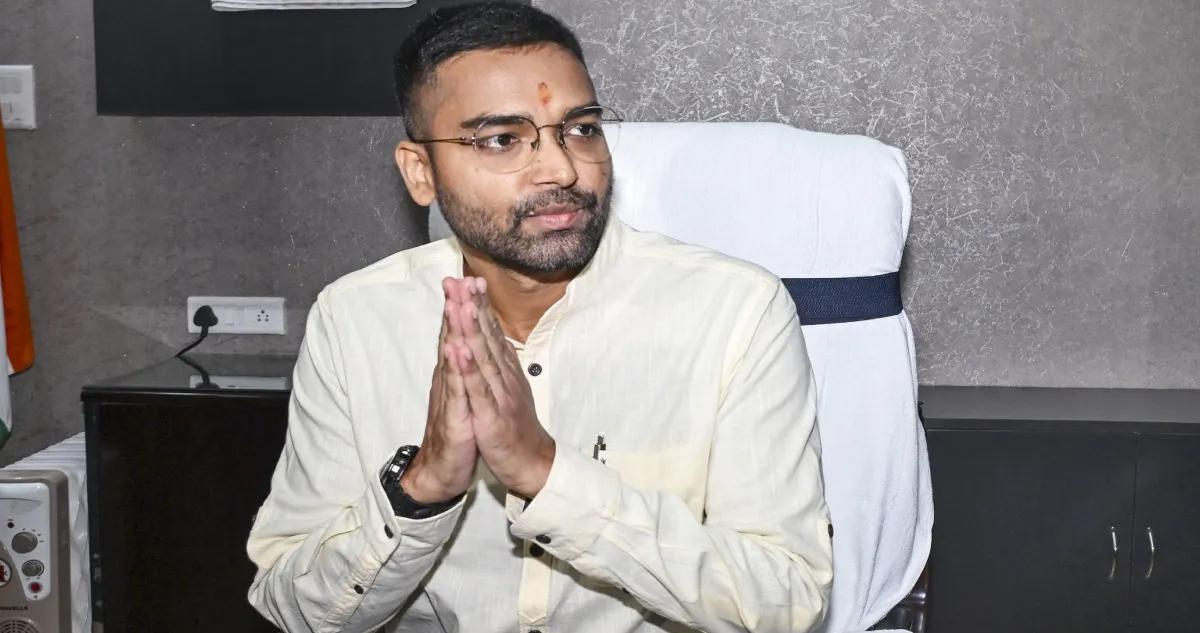 'अब मंत्री पद पर कोई कानूनी बाधा नहीं': दीपक प्रकाश के MLC बनते ही बिहार सरकार ने सुप्रीम कोर्ट को दी जानकारी