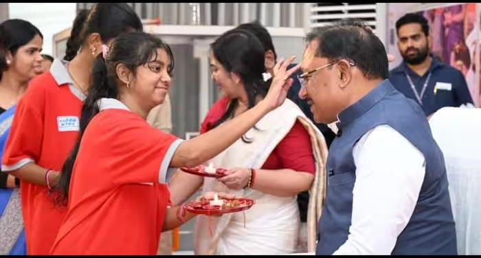 सीएम विष्णुदेव साय का रक्षाबंधन पर बहनों को संदेश: 'मातृशक्ति का सामर्थ्य ही समृद्ध छत्तीसगढ़ का आधार'